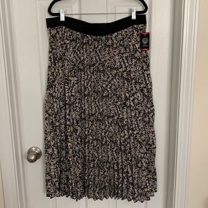 NWT Pleated midi skirt